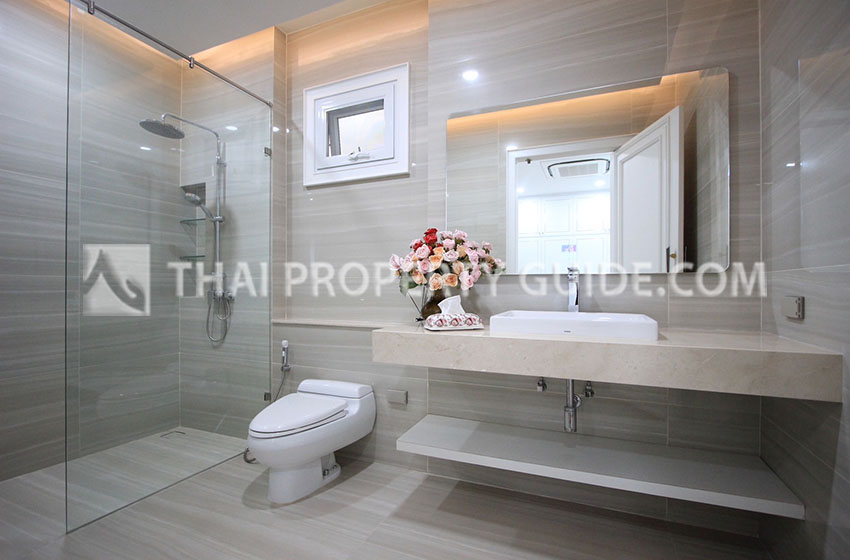 House with Private Pool in Sukhumvit 